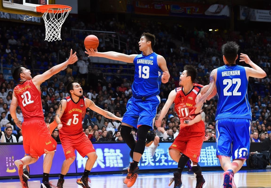 CBA季后赛焦点战：广东深圳战术对决解析